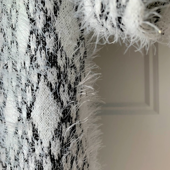 SALE!! Brand New Ladies Sweater - Picture 2 of 5